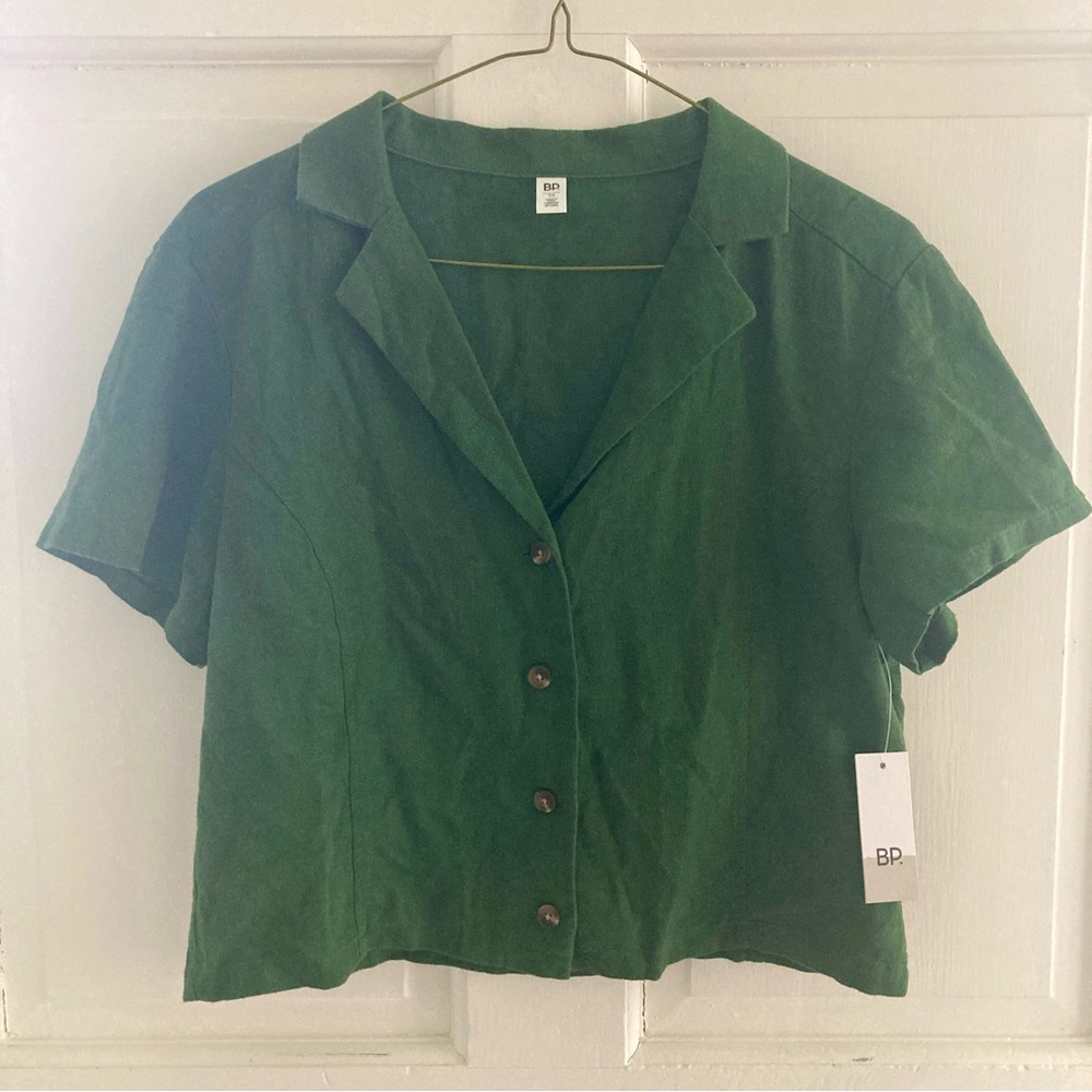 NWT Linen Blend Crop Short Sleeve Button Up - Green - M